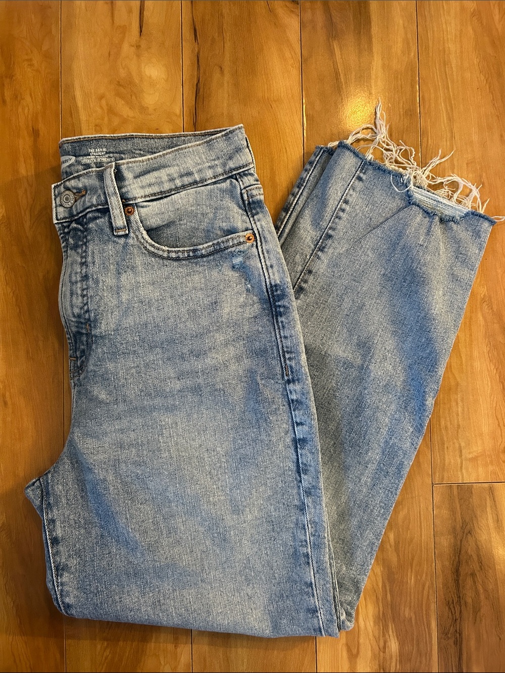 Old Navy sky hi (high) straight extra high rise jeans - light wash - size 6